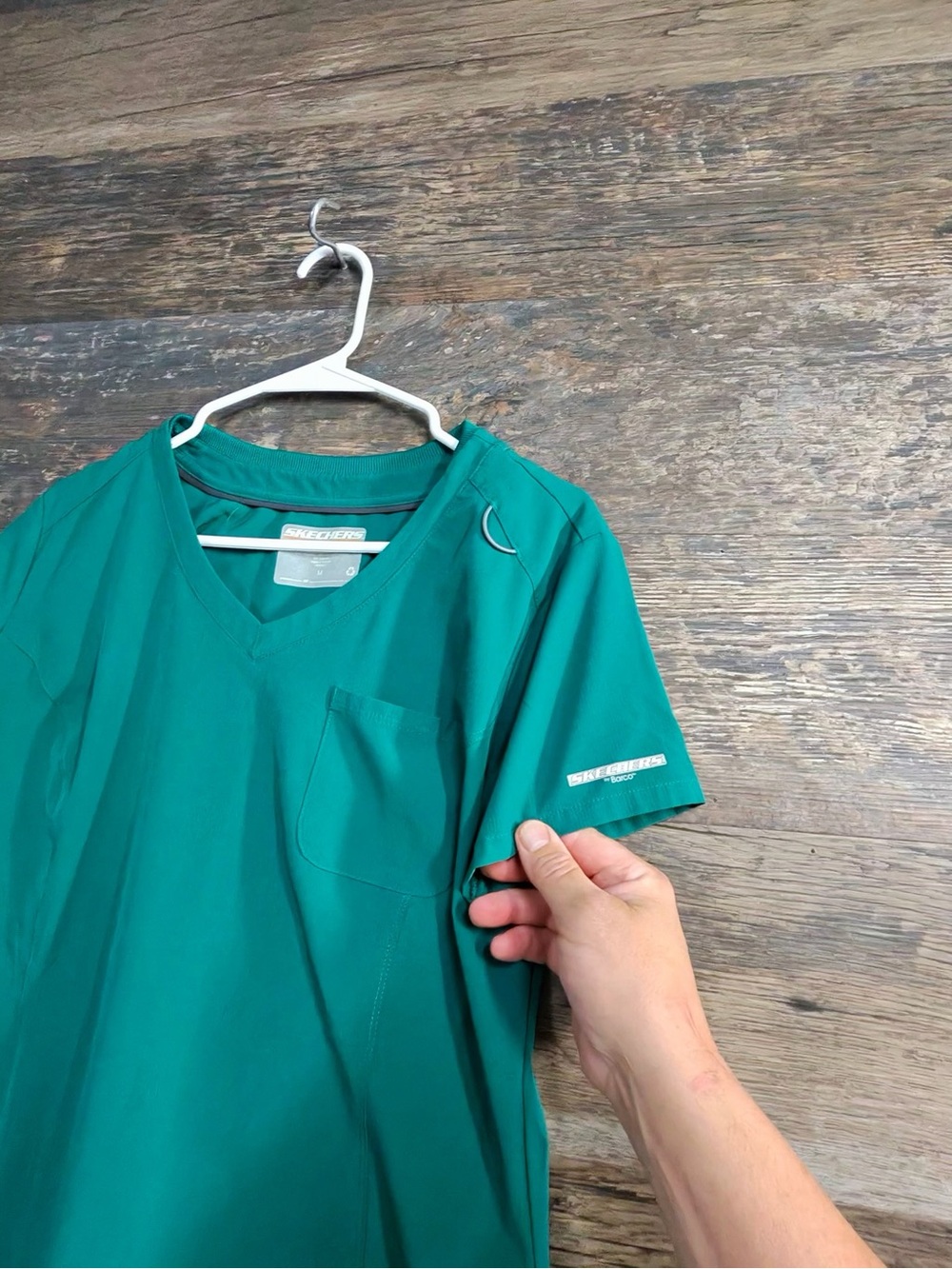 Skechers Women's Green V-Neck Short Sleeve Scrub Pocket Tee - Picture 2 of 3